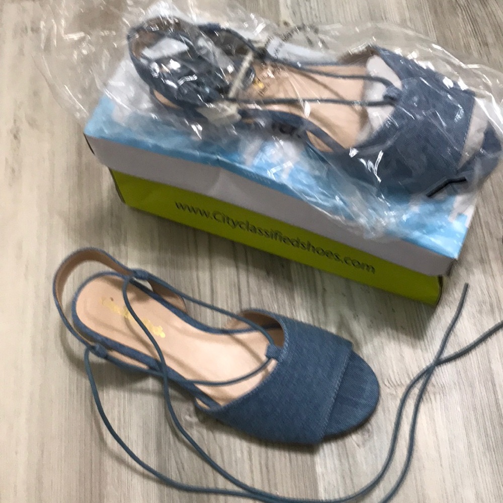 Cityclassified Tie Up Open Toes. Size 7.